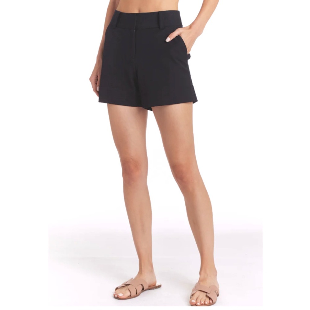 DREW - NWT Women's Navy blue Ariel Short size 4
